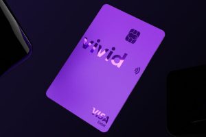 Carte Vivid Metal Chrome : Une Expérience Bancaire Premium et Innovante