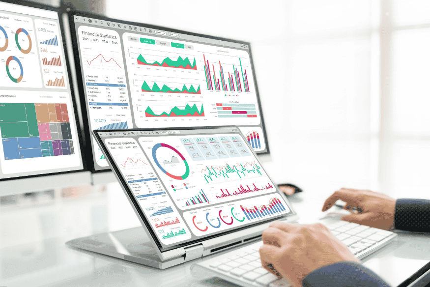 Interface de tableau de bord numérique avec plusieurs graphiques de performance affichés sur plusieurs écrans.